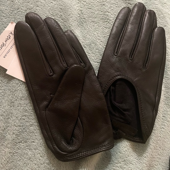 &other stories short black leather gloves - Picture 4 of 7